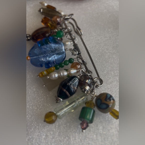 Beaded Pin - Picture 5 of 7